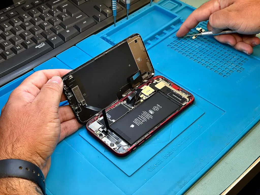 Servicio técnico de reparación de móviles y dispositivos electrónicos en Terrassa - Quirobit